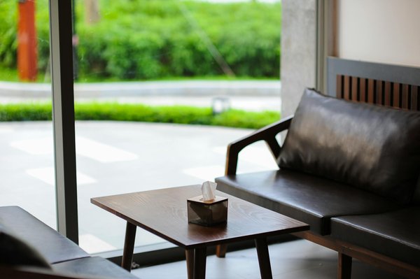 How is the UK government supporting innovation in startups?